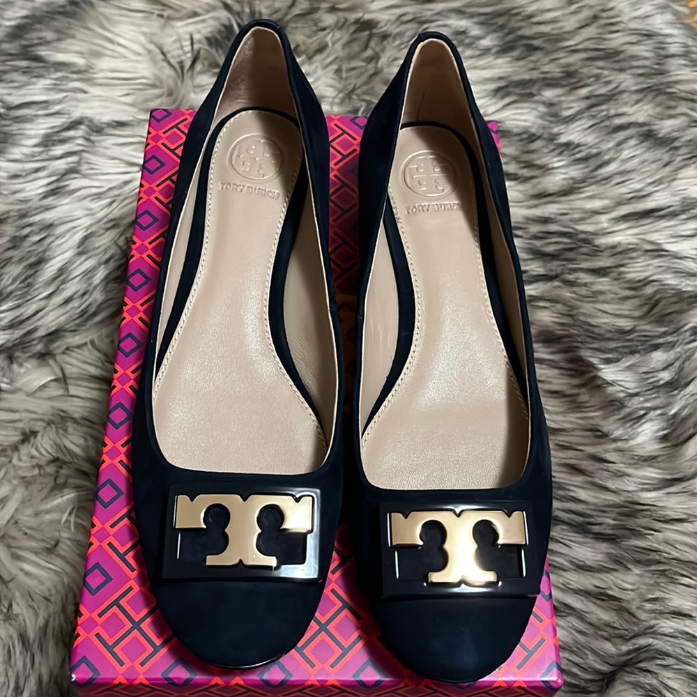 Tory Burch GIGI Suede pump Size 6 NIB